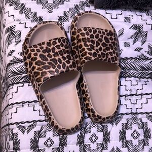 Leopard Print women’s/Kids Slide Sandals..EUC Size 38-39